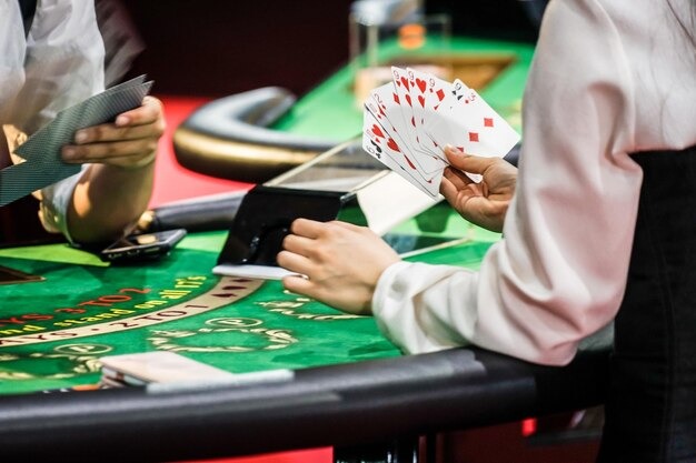 Live dealer table displayed on a phone beside payment options